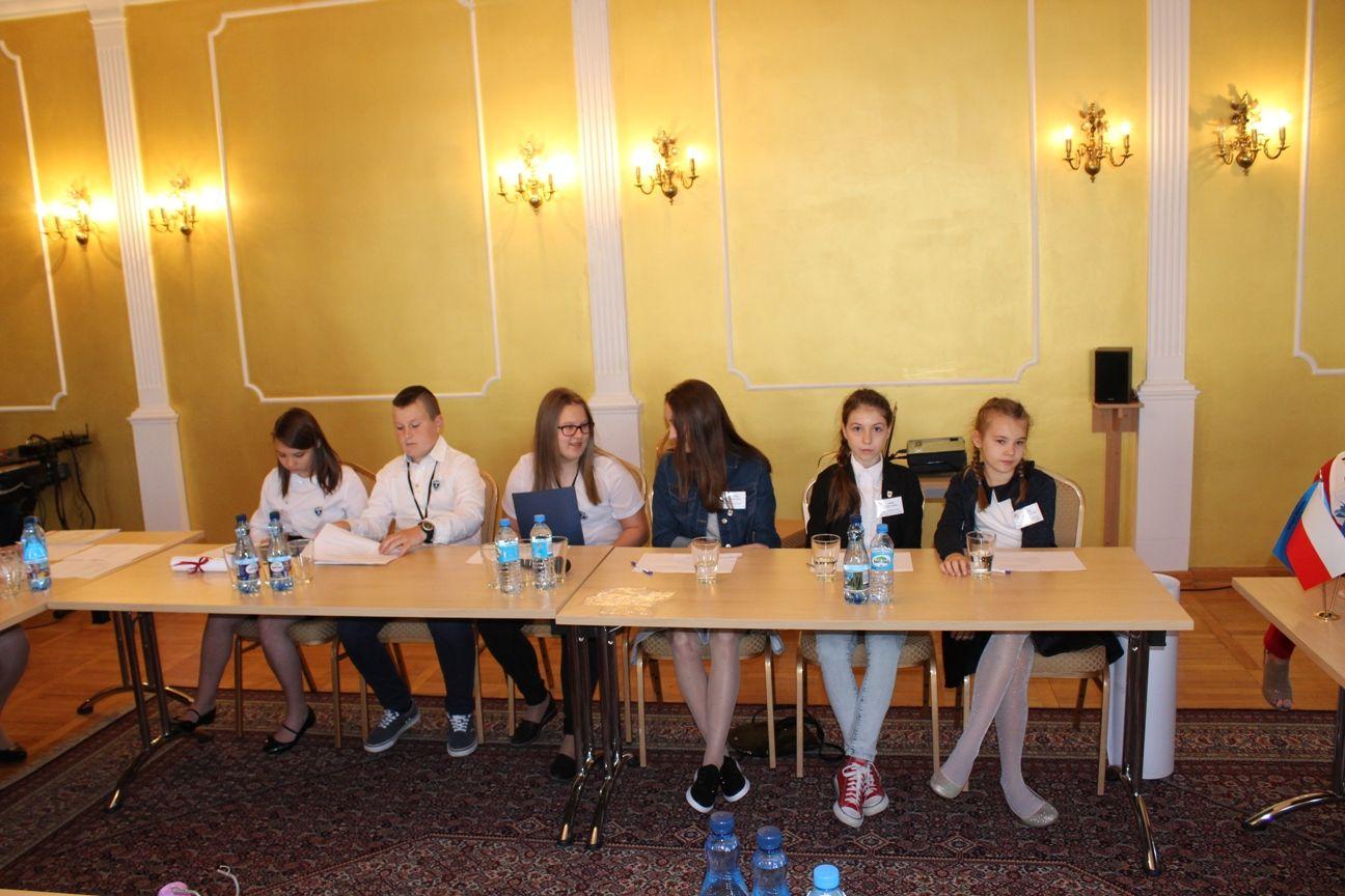 Zdj. nr. 1. I sesja Młodzieżowej Rady Miejskiej w Lipnie