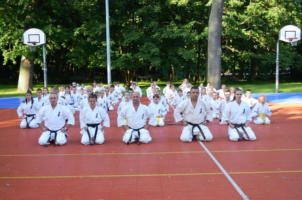 Zdj. nr. 1. Obóz letni Lipnowskiego Klubu Kyokushin Karate