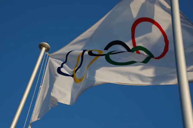 Zdj. nr. 23. Olimpijska flaga nad Zalewem