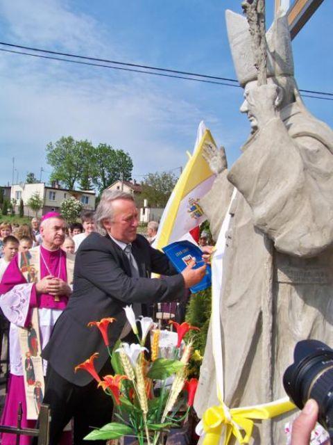 Zdj. nr. 10. Odsłonięcie Pomnika Jana Pawła II