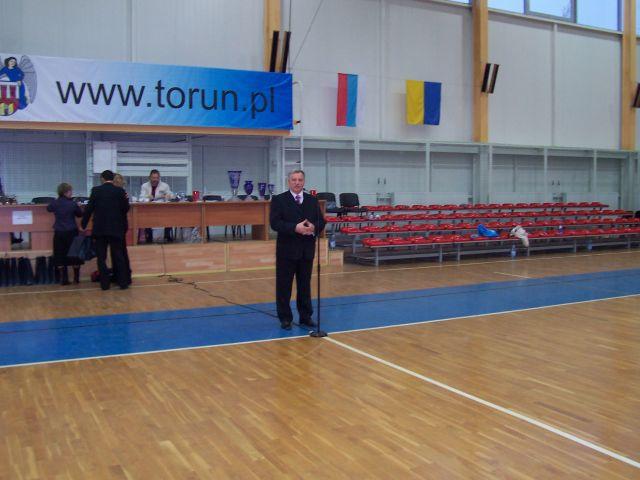Zdj. nr. 19. IV Toruński Międzynarodowy Turniej Pracowników Samorządowych w halowej piłce nożnej o Puchar Prezydenta Miasta Torunia