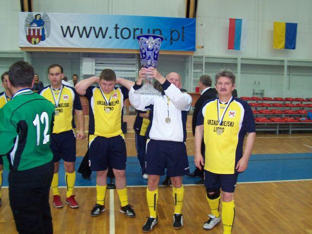 Zdj. nr. 28. IV Toruński Międzynarodowy Turniej Pracowników Samorządowych w halowej piłce nożnej o Puchar Prezydenta Miasta Torunia