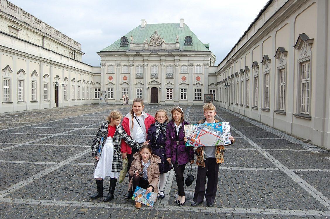 Zdj. nr. 10. Uczniowie SP nr 2 w Lipnie w Pałacu Prezydenckim - 9 listopada 2013 roku