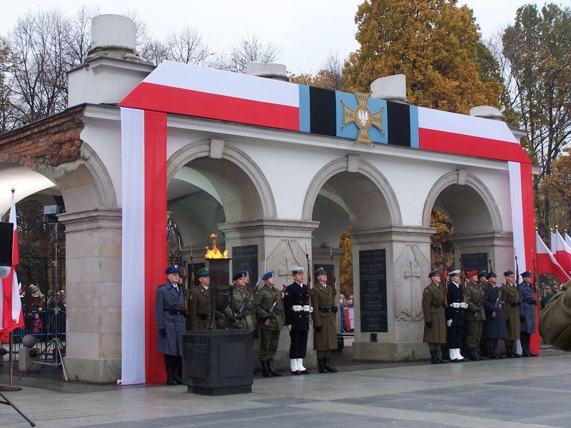 Najechali na osłabiony już kraj