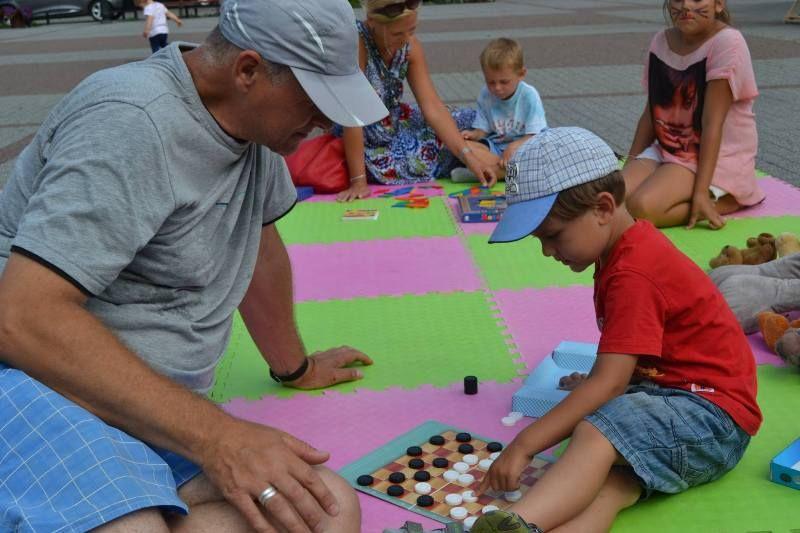 Zdj. nr. 7. Inauguracja „Letniej czytelni przy fontannie”