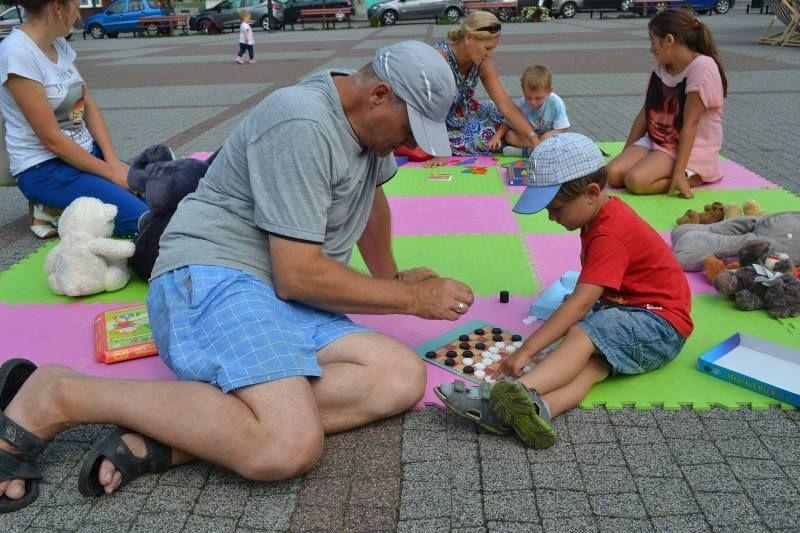 Zdj. nr. 8. Inauguracja „Letniej czytelni przy fontannie”