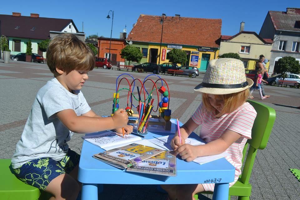 Zdj. nr. 4. Pożegnanie Letniej czytelni przy fontannie