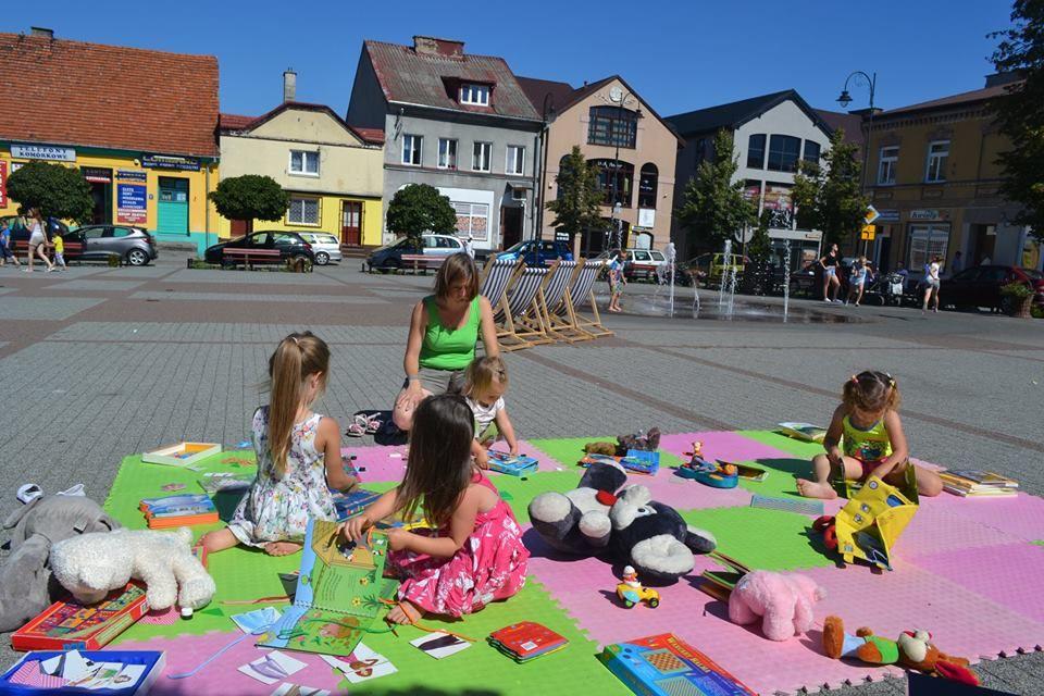 Zdj. nr. 6. Pożegnanie Letniej czytelni przy fontannie