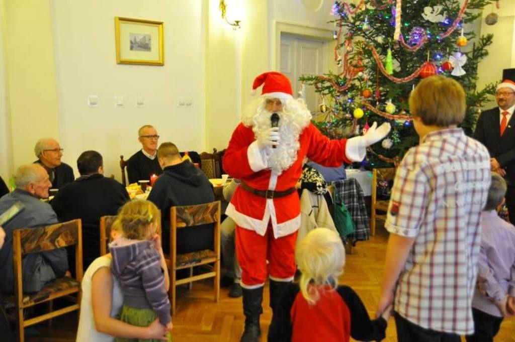 Zdj. nr. 1. Spotkanie wigilijno-opłatkowe Koła Powiatowego Polskiego Związku Niewidomych 