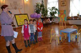 Pluszowy Miś w bibliotece