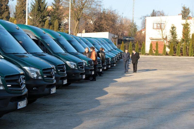 Zdj. nr. 2. Uroczyste otwarcie Powiatowego Zakładu Transportu Publicznego