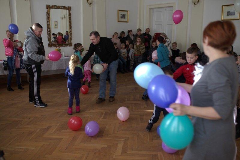 Zdj. nr. 1. Choinka zorganizowana przez radnych  Klubu „Zgoda”