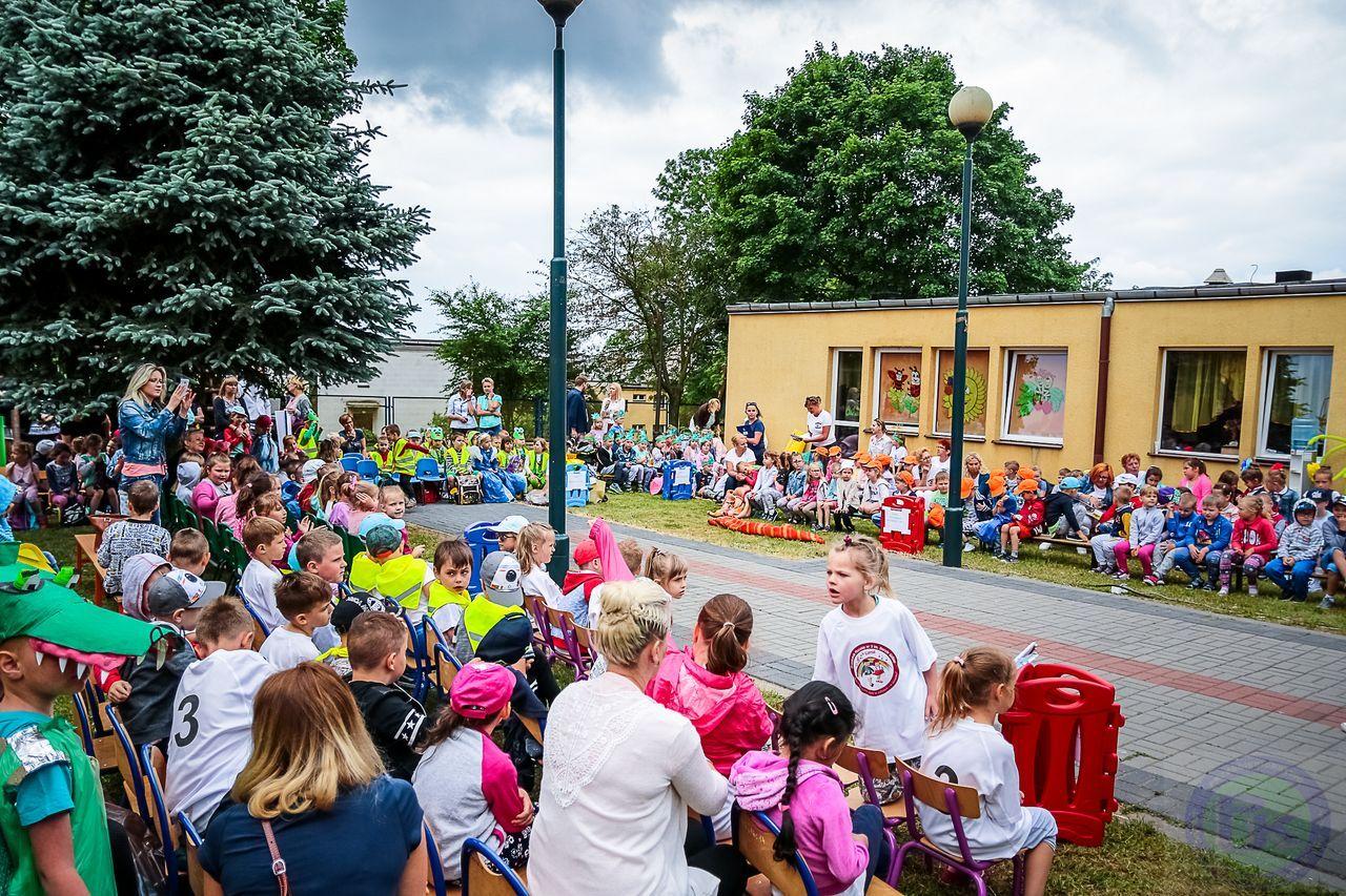 Zdj. nr. 14. Piknik ekologiczny Przedszkolak mały i duży przyrodzie służy