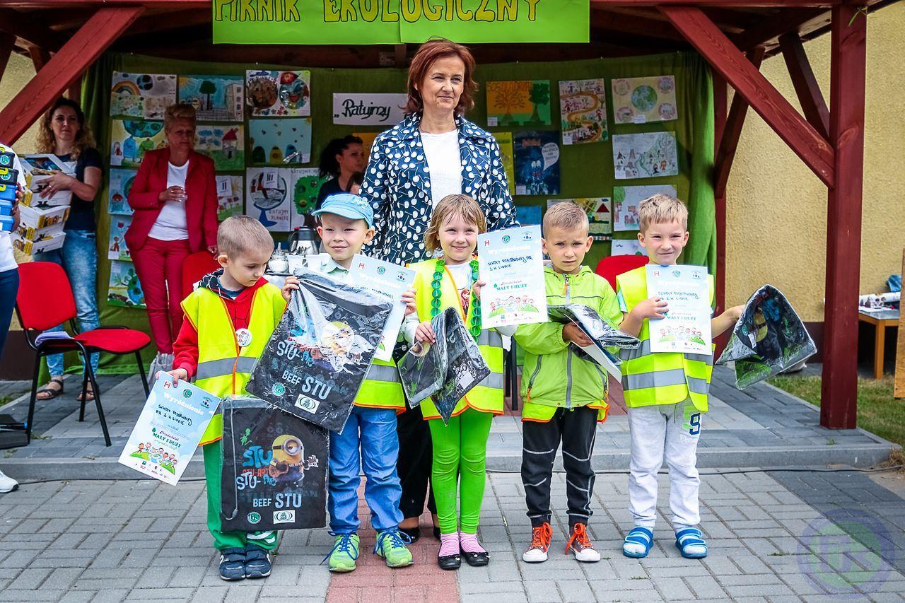 Zdj. nr. 27. Piknik ekologiczny Przedszkolak mały i duży przyrodzie służy