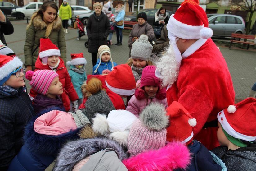 Zdj. nr. 7. Mikołajki przed Ratuszem