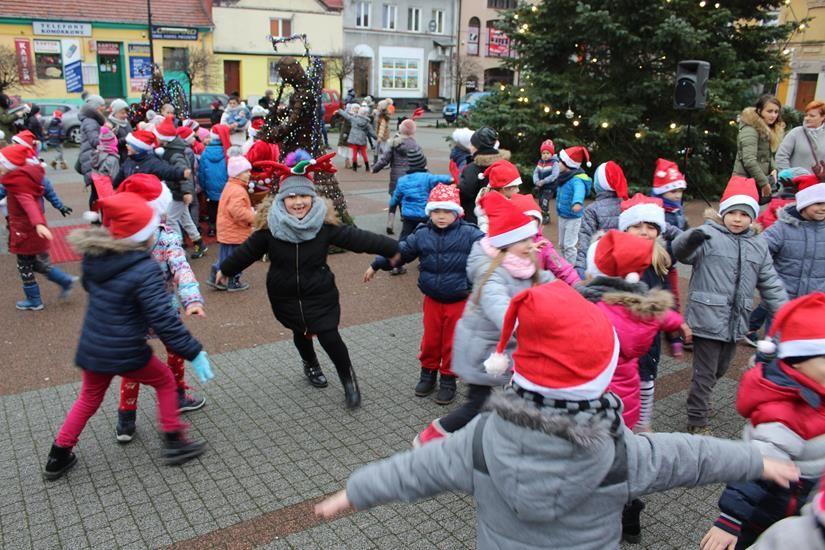 Zdj. nr. 27. Mikołajki przed Ratuszem