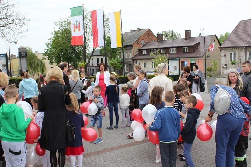 Zdj. nr. 9. Dzień Flagi Rzeczypospolitej Polskiej