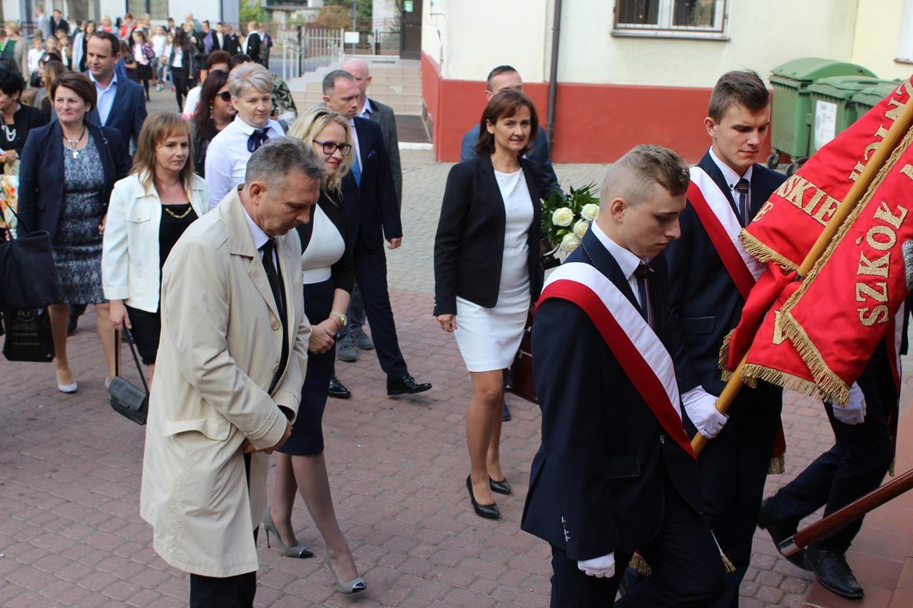 Zdj. nr. 21. Jubileusz 80-lecia istnienia Szkoły Podstawowej nr 2 w Lipnie