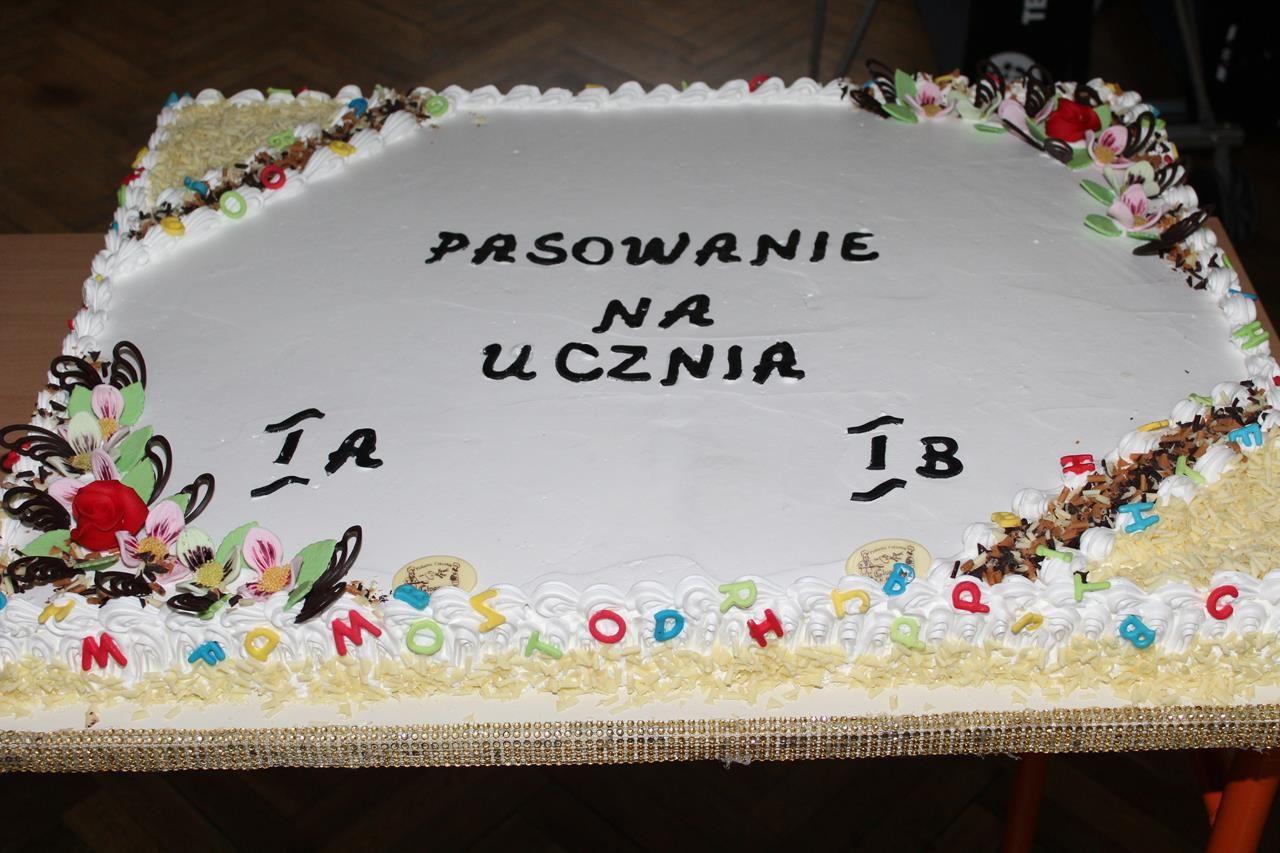 Zdj. nr. 66. Uroczystość pasowania na ucznia w SP nr 5 w Lipnie