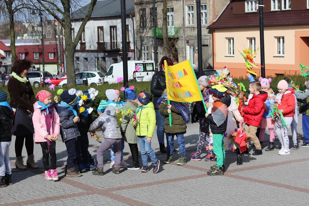 Zdj. nr. 3. Uczniowie powitali wiosnę