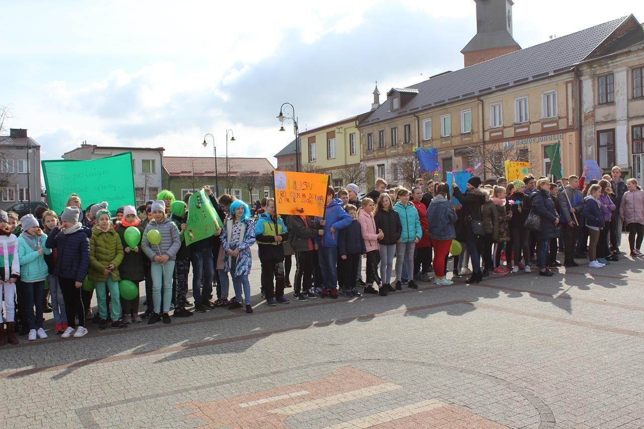 Zdj. nr. 18. Uczniowie powitali wiosnę