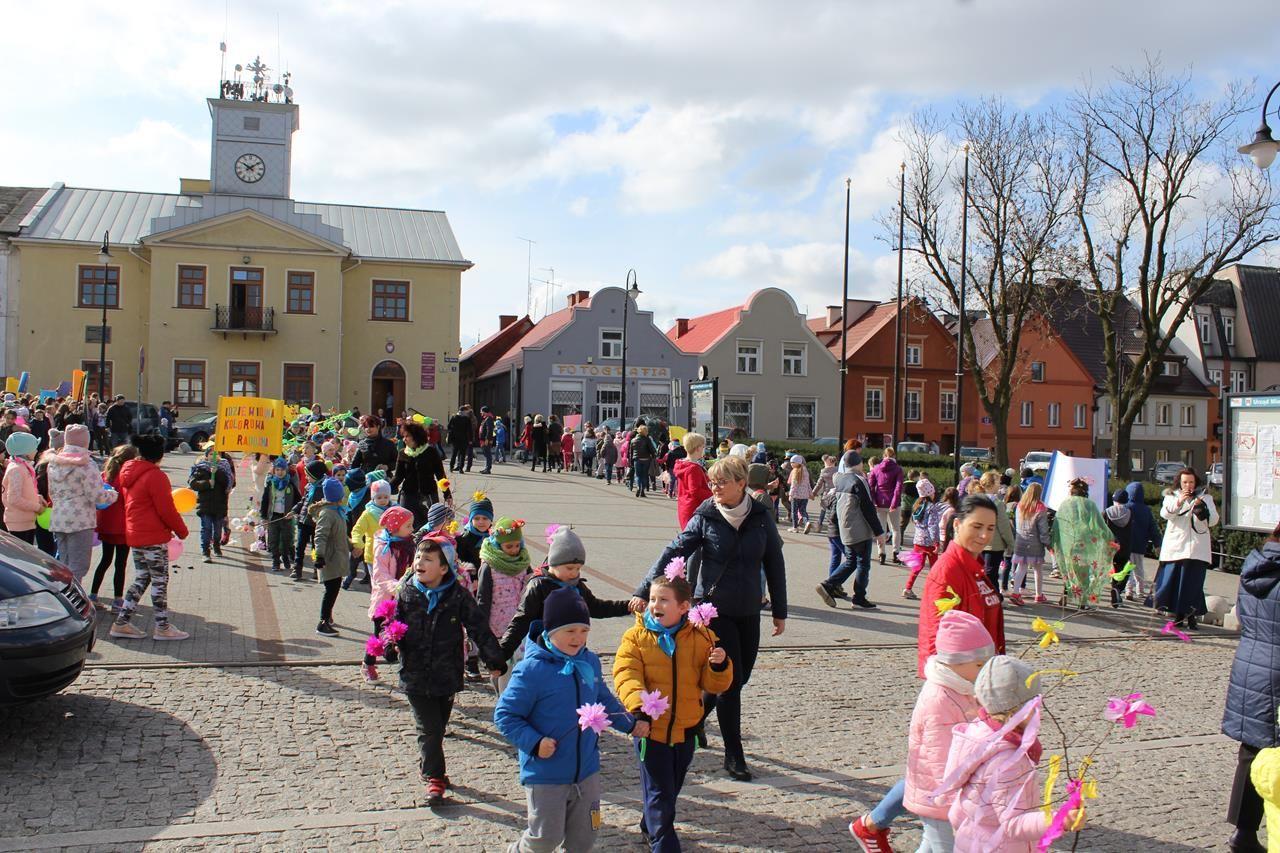 Zdj. nr. 32. Uczniowie powitali wiosnę