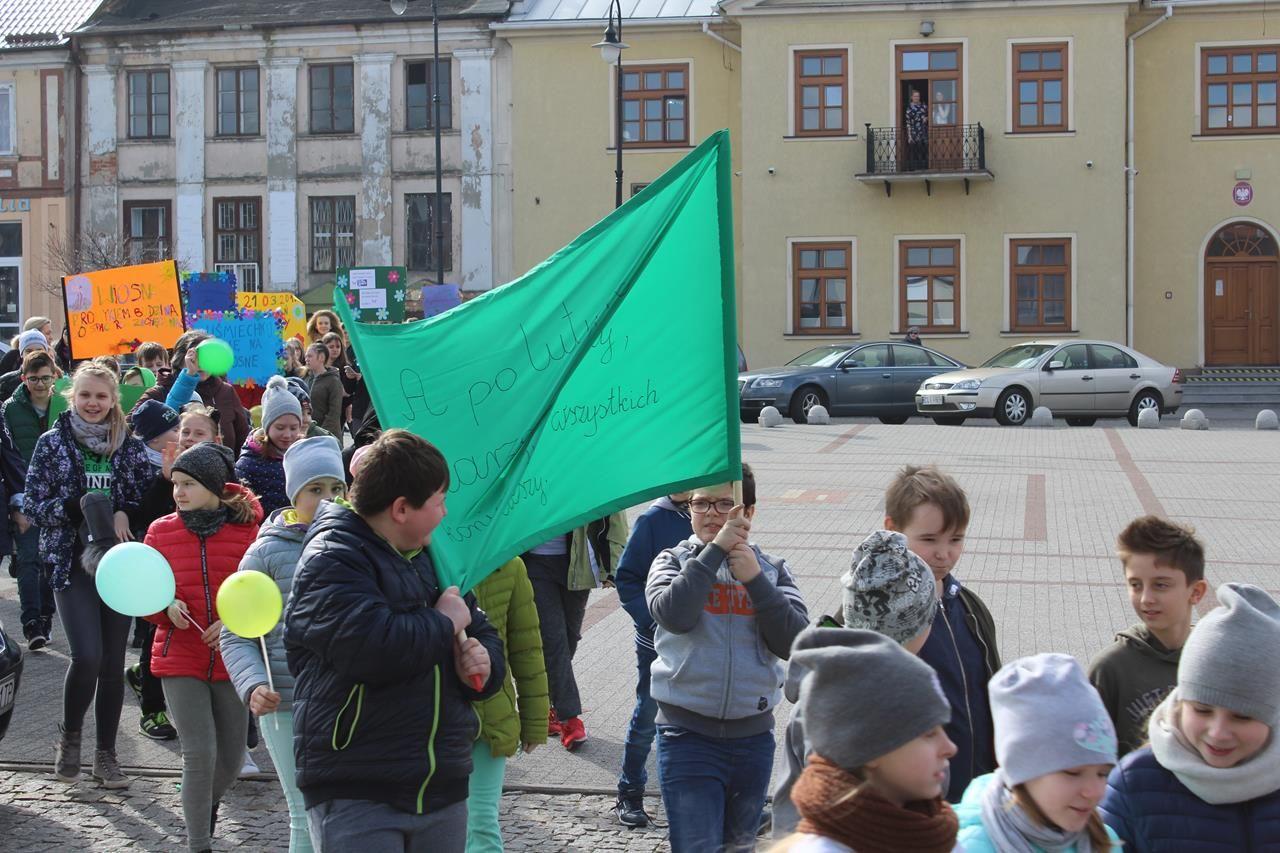 Zdj. nr. 38. Uczniowie powitali wiosnę