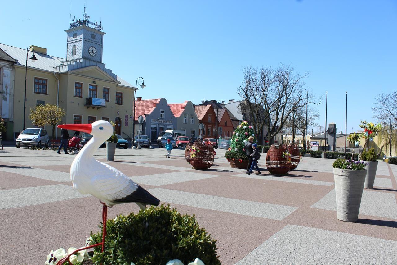 Zdj. nr. 9. Wielkanocne dekoracje na Placu Dekerta