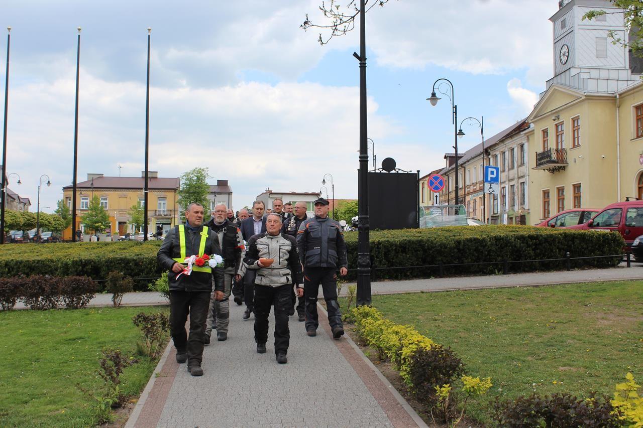 Zdj. nr. 3. Uczestnicy Międzynarodowego Rajdu Katyńskiego odwiedzili Lipno