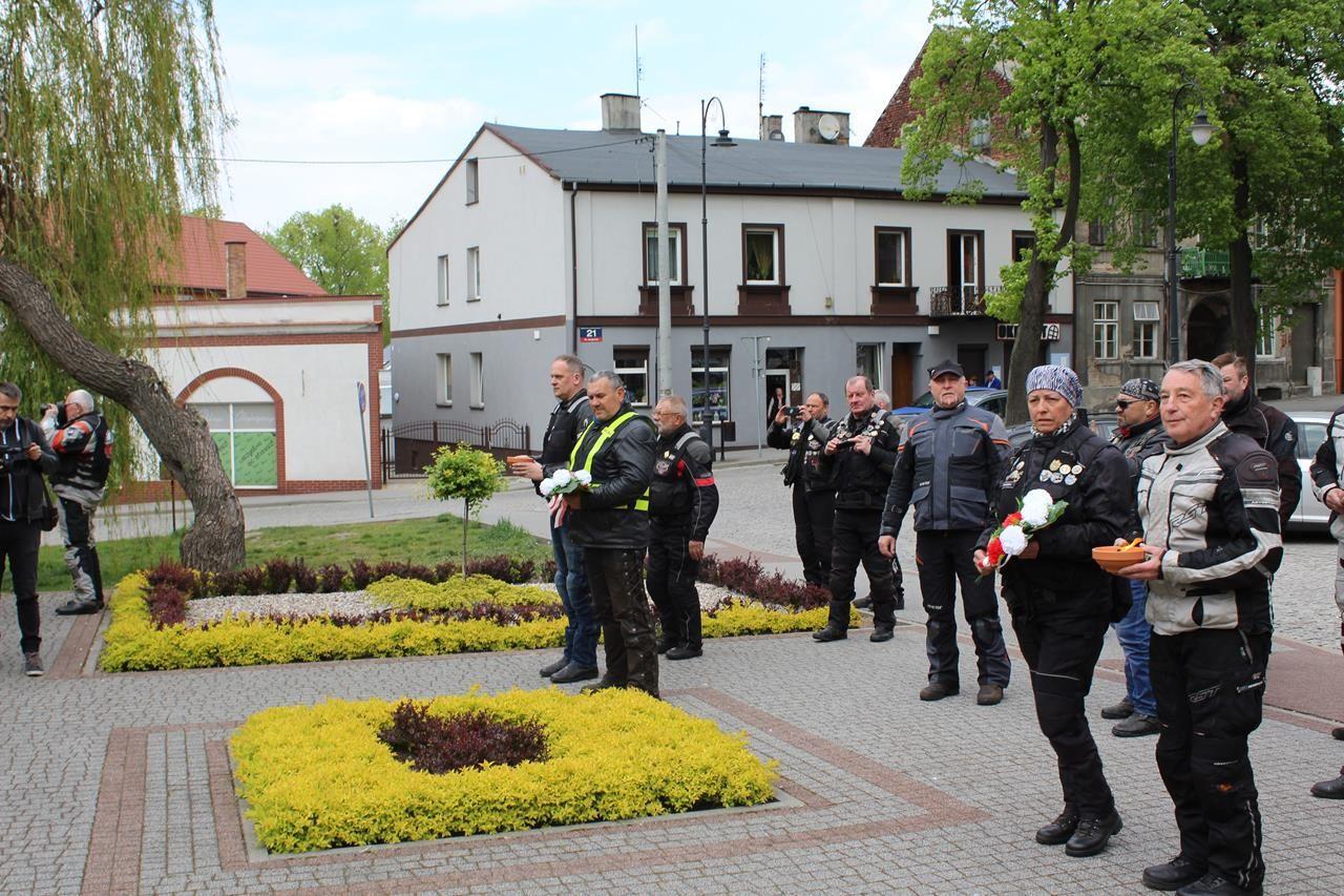 Zdj. nr. 11. Uczestnicy Międzynarodowego Rajdu Katyńskiego odwiedzili Lipno