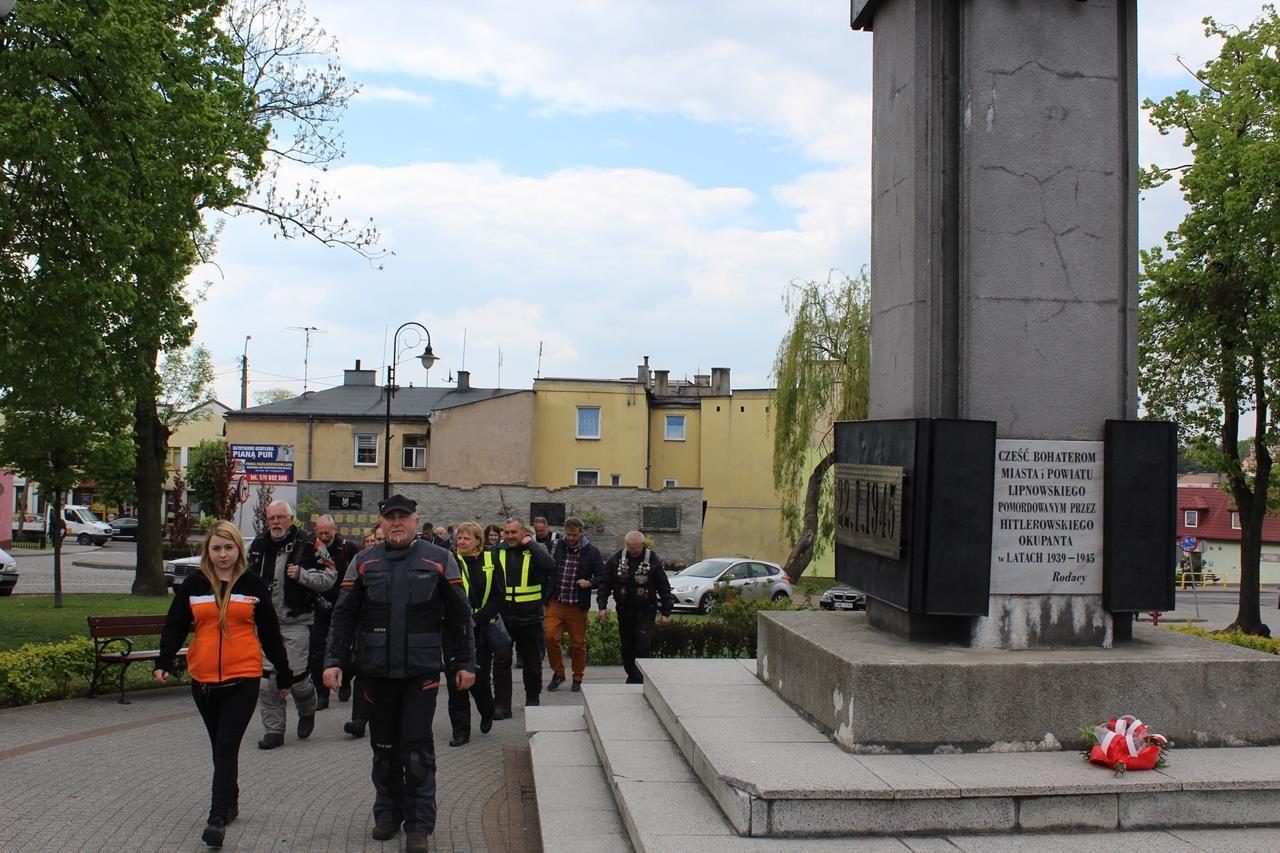 Zdj. nr. 19. Uczestnicy Międzynarodowego Rajdu Katyńskiego odwiedzili Lipno