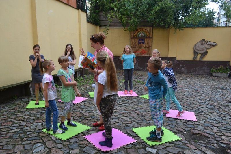 Zajęcia w bibliotece Kochasz dzieci - segreguj śmieci 