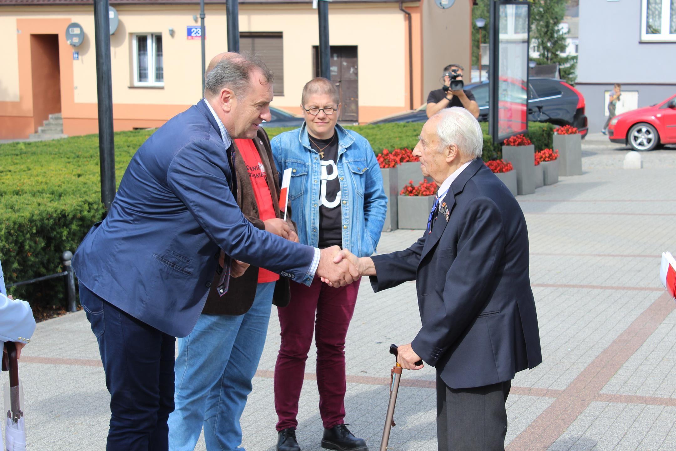 Zdj. nr. 15. Kapitan Włodzimierz Wiśniewski - Honorowy Obywatel Miasta Lipna