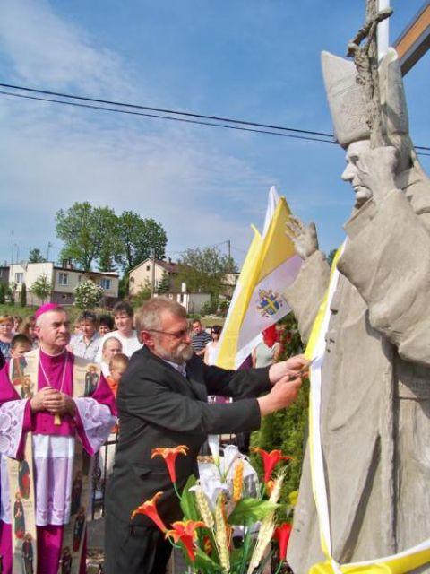 Zdj. nr. 11. Odsłonięcie Pomnika Jana Pawła II