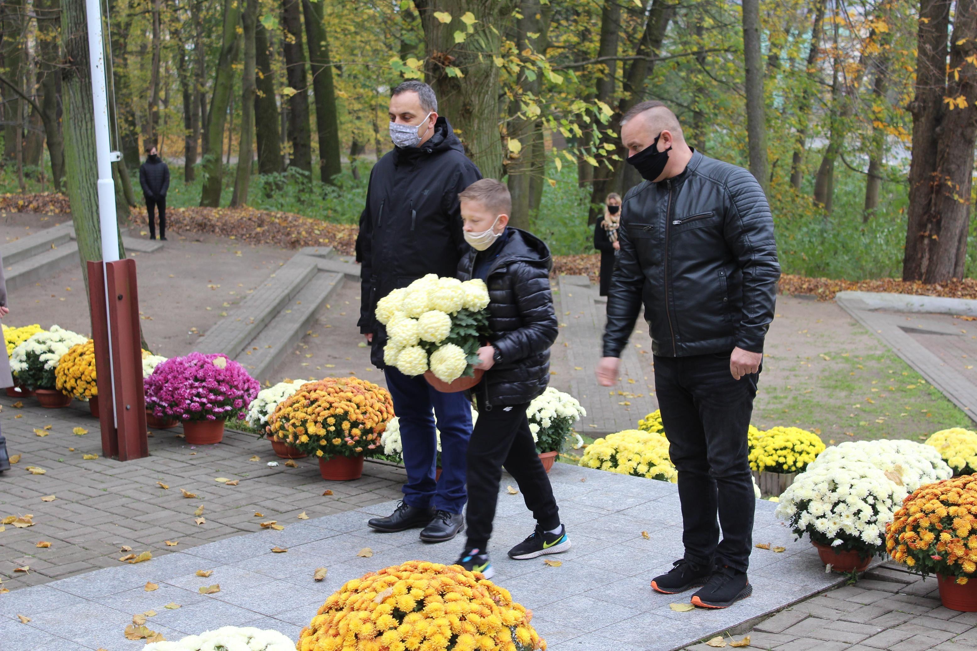 Uroczystości pod Pomnikiem Niepodległości w Parku Miejskim - kliknięcie spowoduje powiększenie