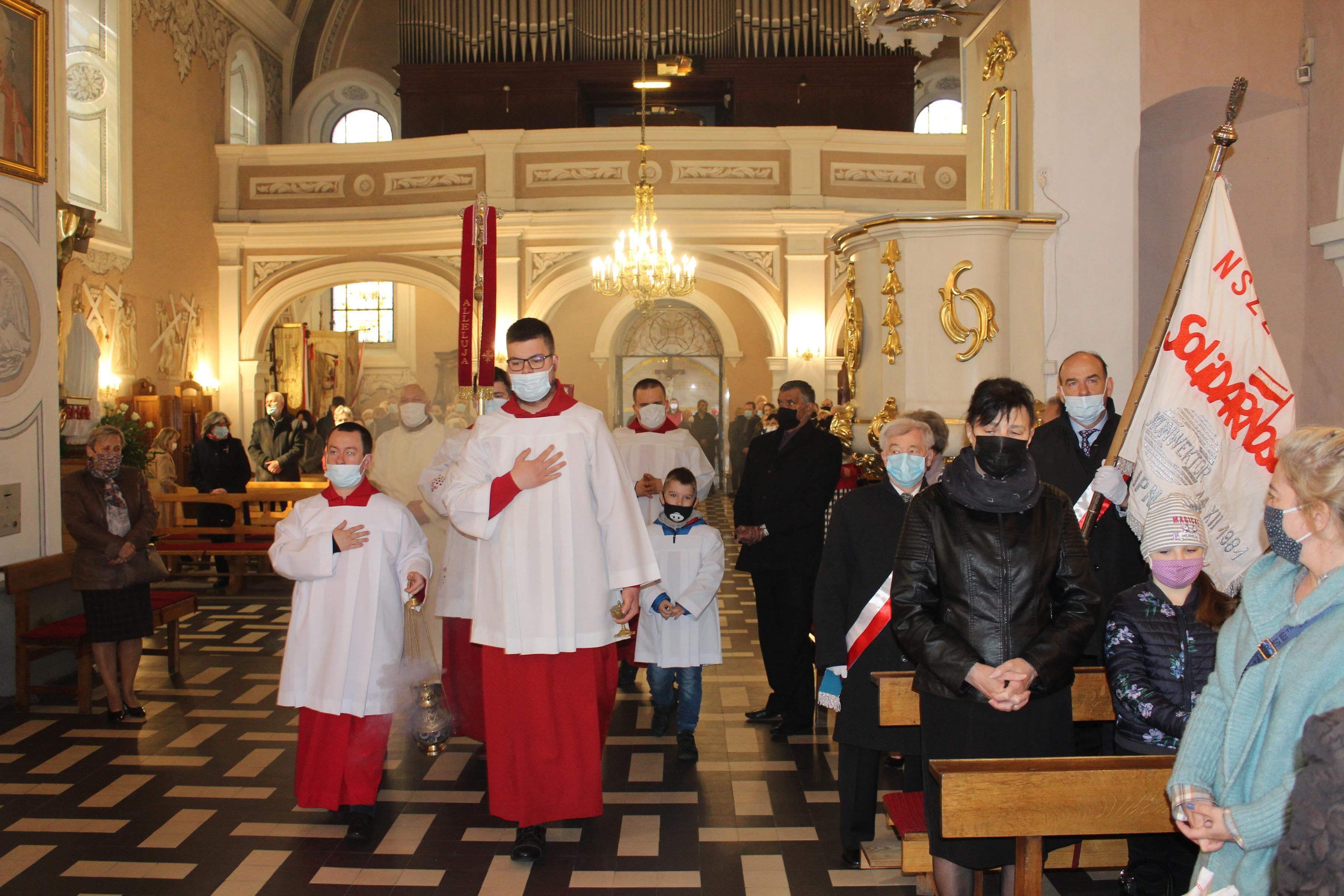 Msza Święta w intencji Ojczyzny odprawiona w kościele pod wezwaniem Wniebowzięcia Najświętszej Maryi Panny w Lipnie - kliknięcie spowoduje powiększenie obrazka