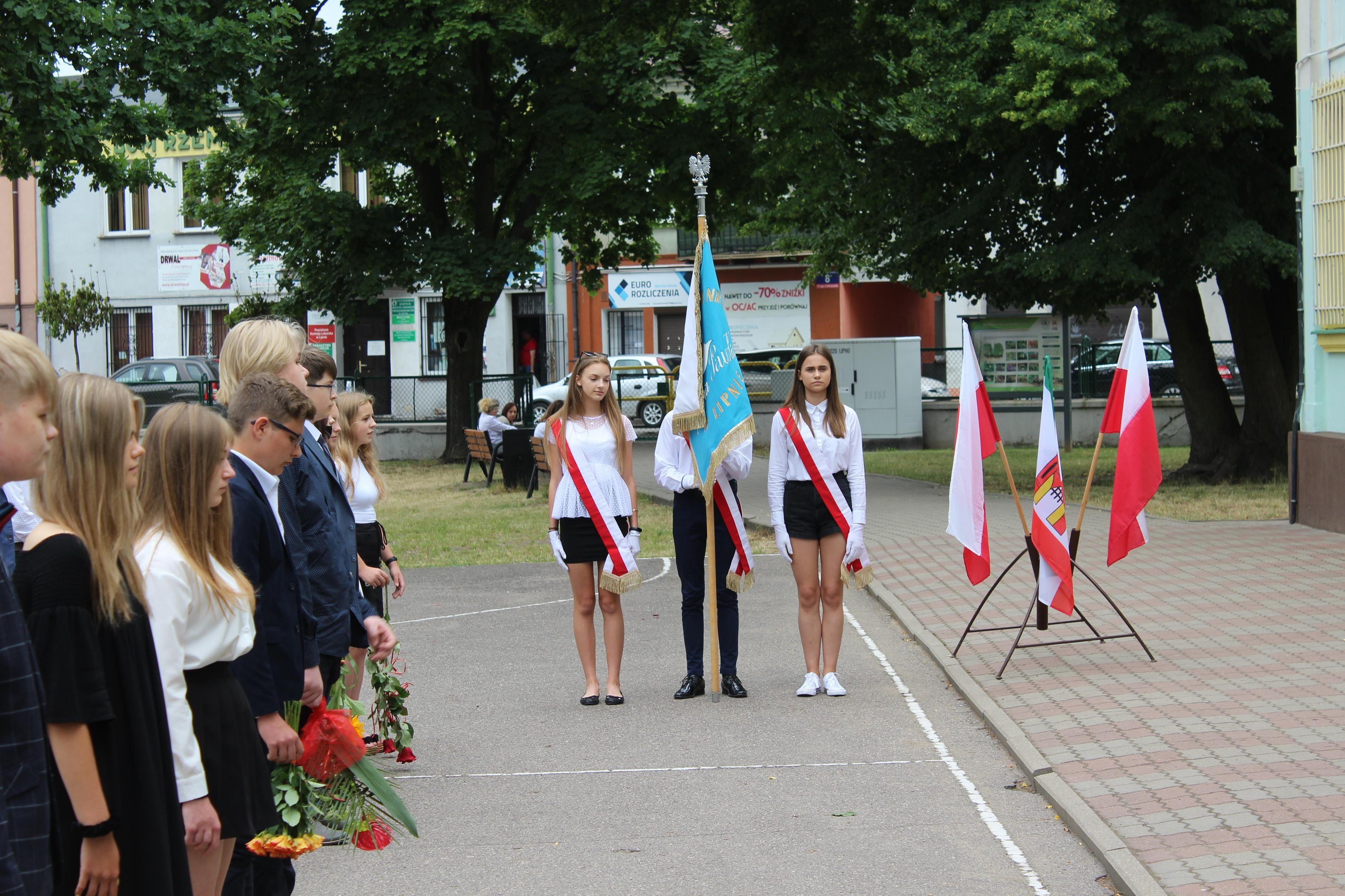 Zdj. nr. 6. Zakończenie roku szkolnego (8 klasy) w SP nr 5 w Lipnie - 25 czerwca 2021 r.