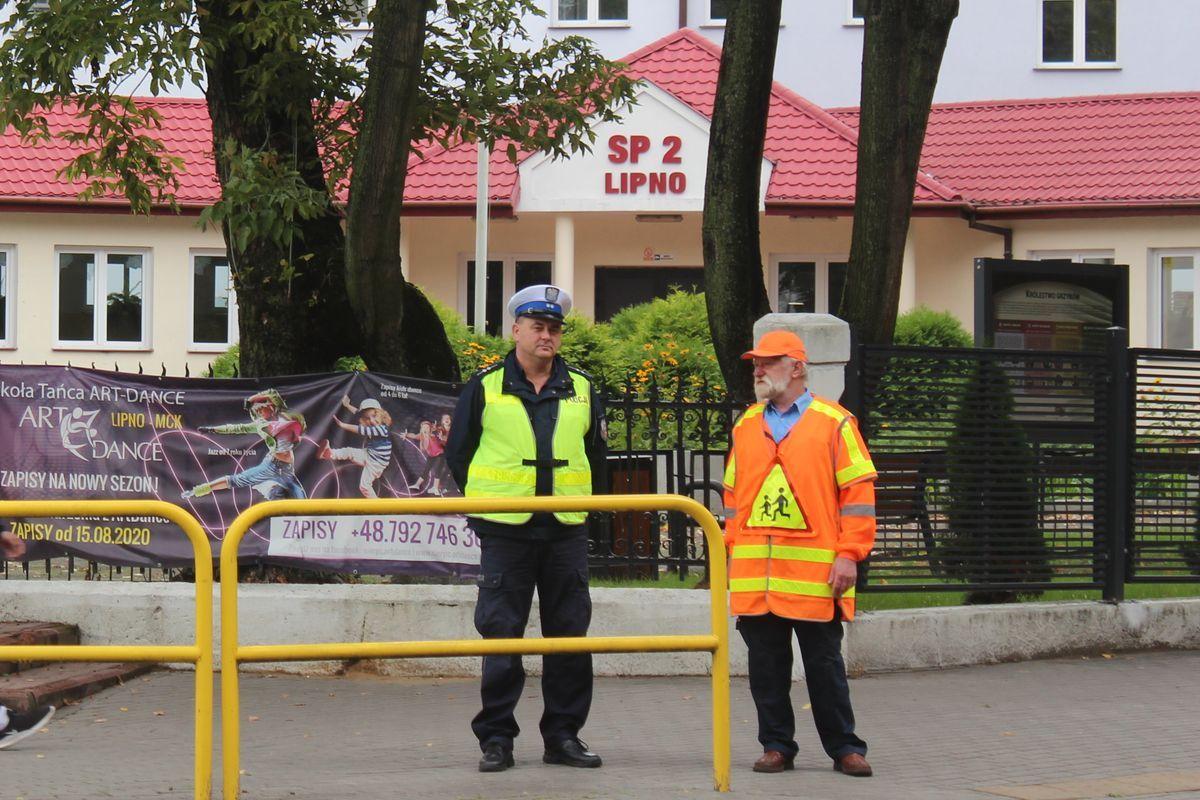 Akcja Bezpieczna droga do szkoły - przejście dla pieszych przy Szkole Podstawowej nr 2 w Lipnie