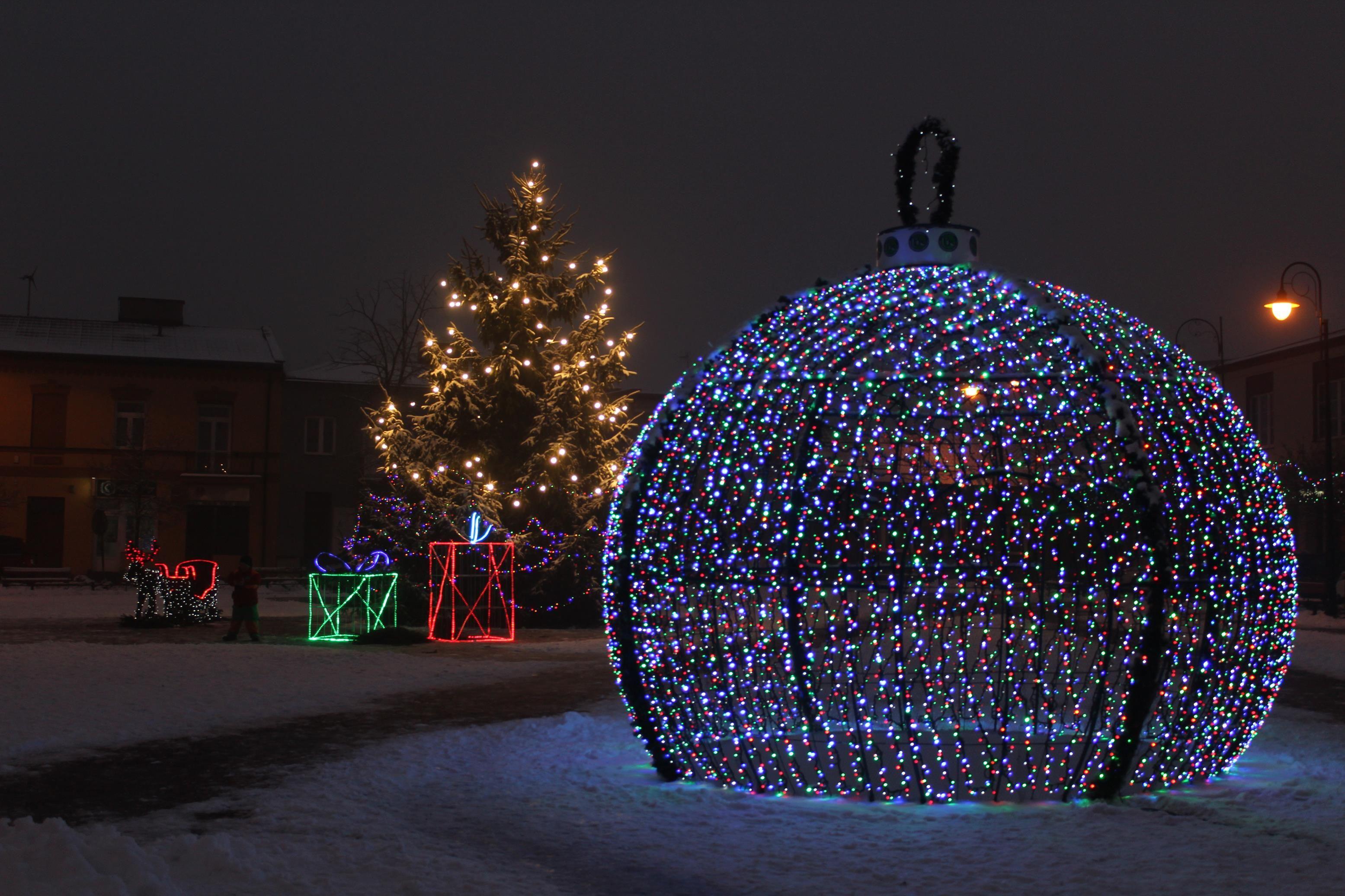 Zdj. nr. 15. Świąteczne iluminacje w mieście