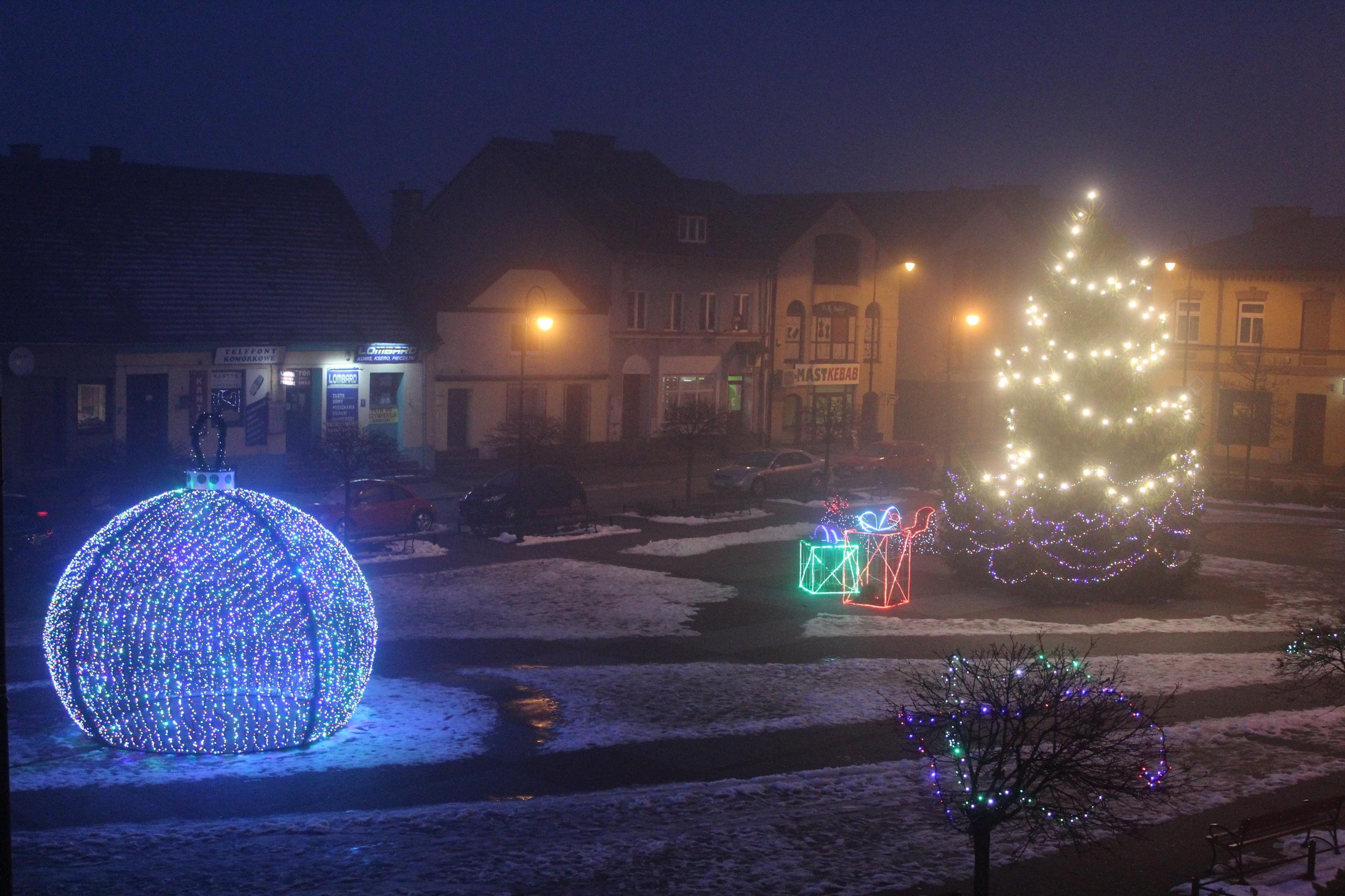 Zdj. nr. 19. Świąteczne iluminacje w mieście