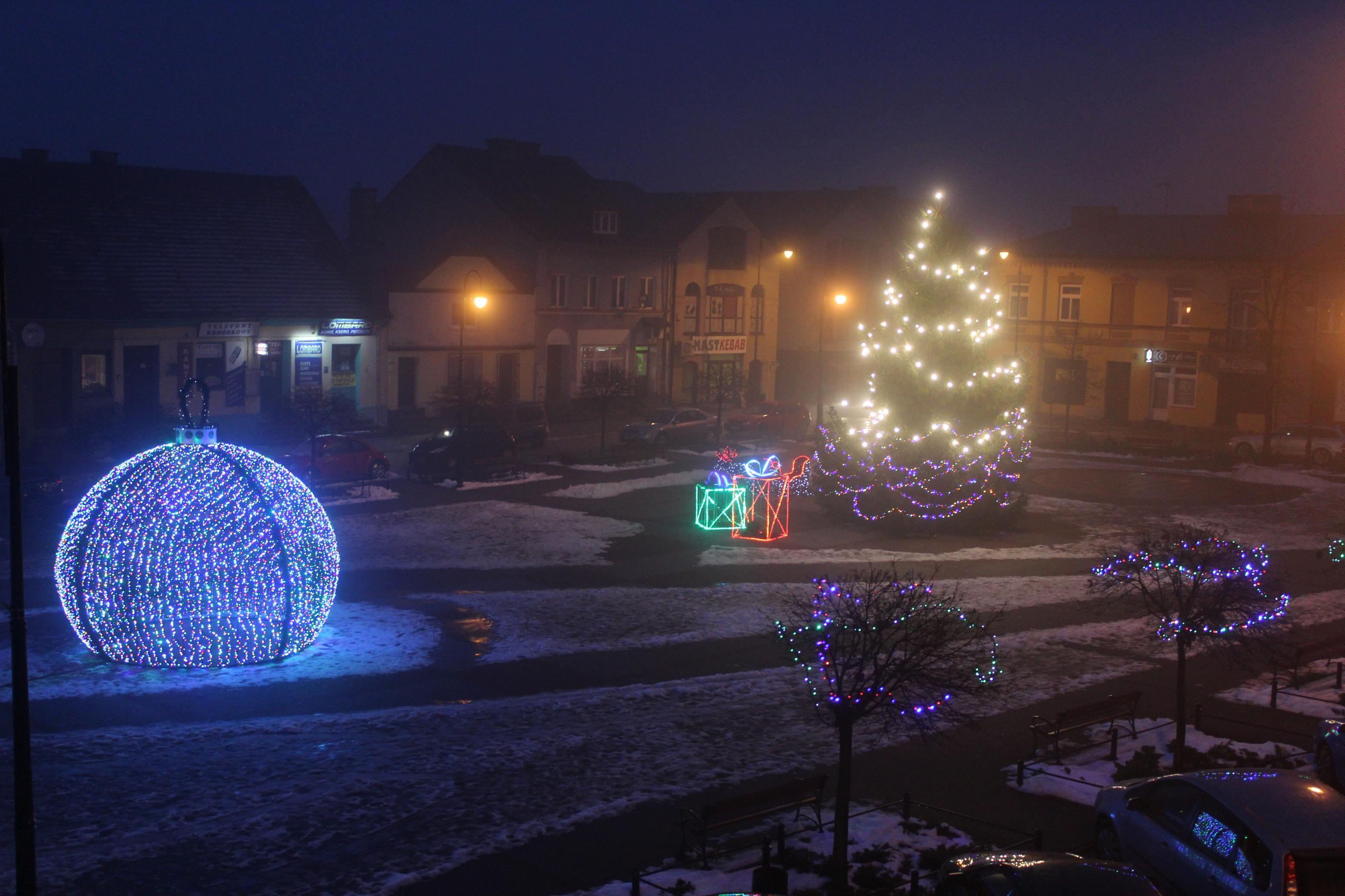 Zdj. nr. 21. Świąteczne iluminacje w mieście