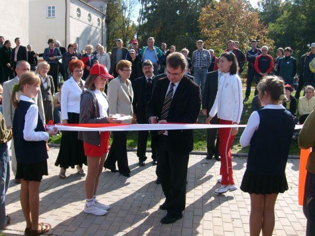 Zdj. nr. 5. Otwarcie boisk sportowych przy Szkole Podstawowej w Czarnem