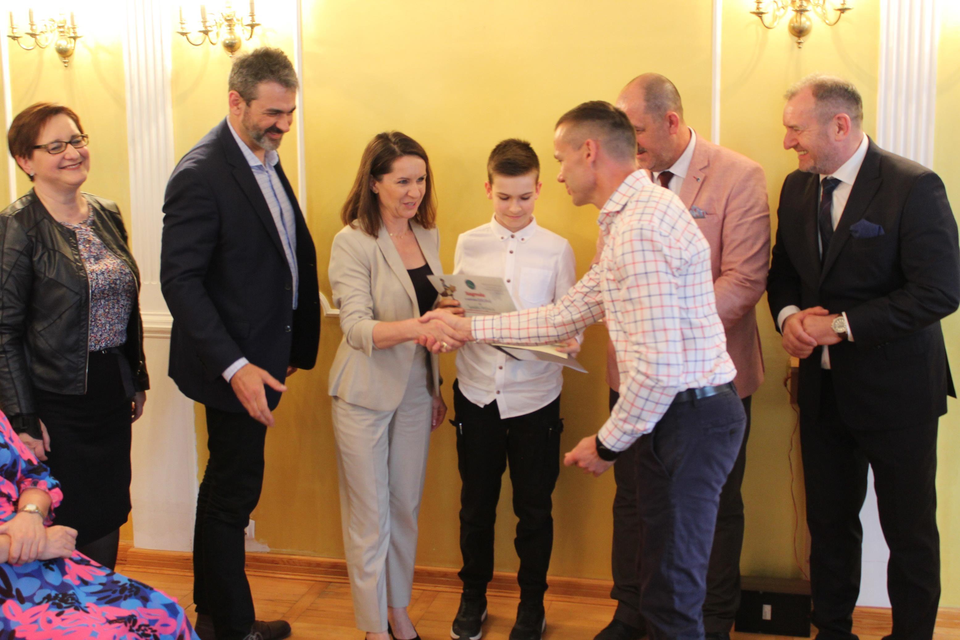 Zdj. nr. 99. Wręczenie nagród Laureatom i Finalistom Wojewódzkich Konkursów Przedmiotowych - 11 maja 2022 r.