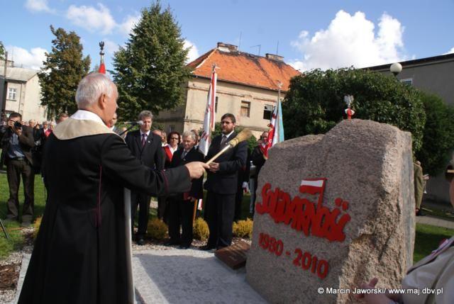 Zdj. nr. 15. Odsłonięcie obelisku XXX-lecia Solidarności - 5 września 2010