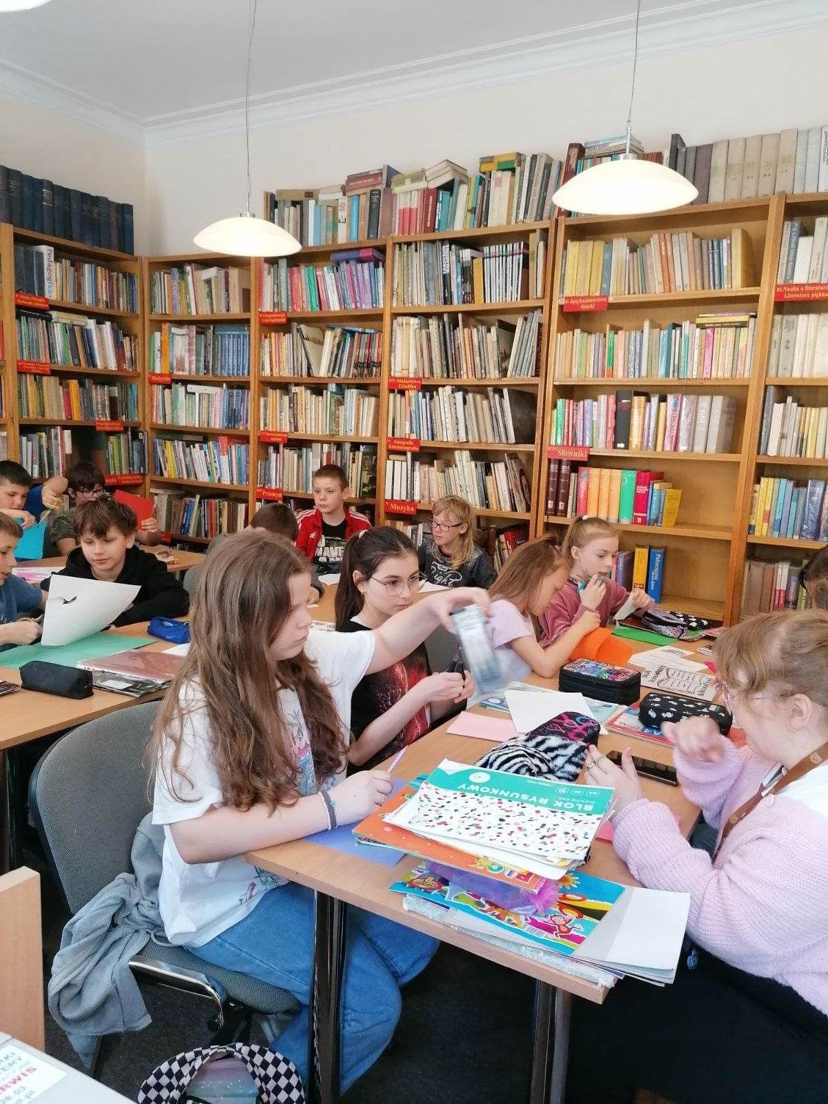 Zdj. nr. 3. Laurka dla Biblioteki