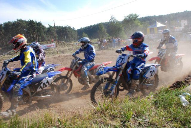 Zdj. nr. 7. Międzynarodowy Motocross o puchar PZM, Marszałka Województwa Kujawsko–Pomorskiego, Starosty Lipnowskiego, Burmistrza Miasta Lipna oraz Wójta Gminy Lipno. 