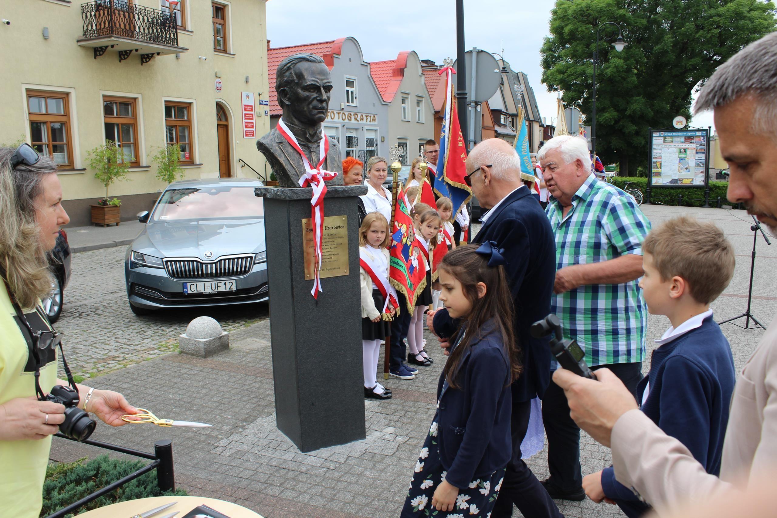 Zdj. nr. 20. Odsłonięcie popiersia Zygmunta Uzarowicza - 4 czerwca 2024 r.