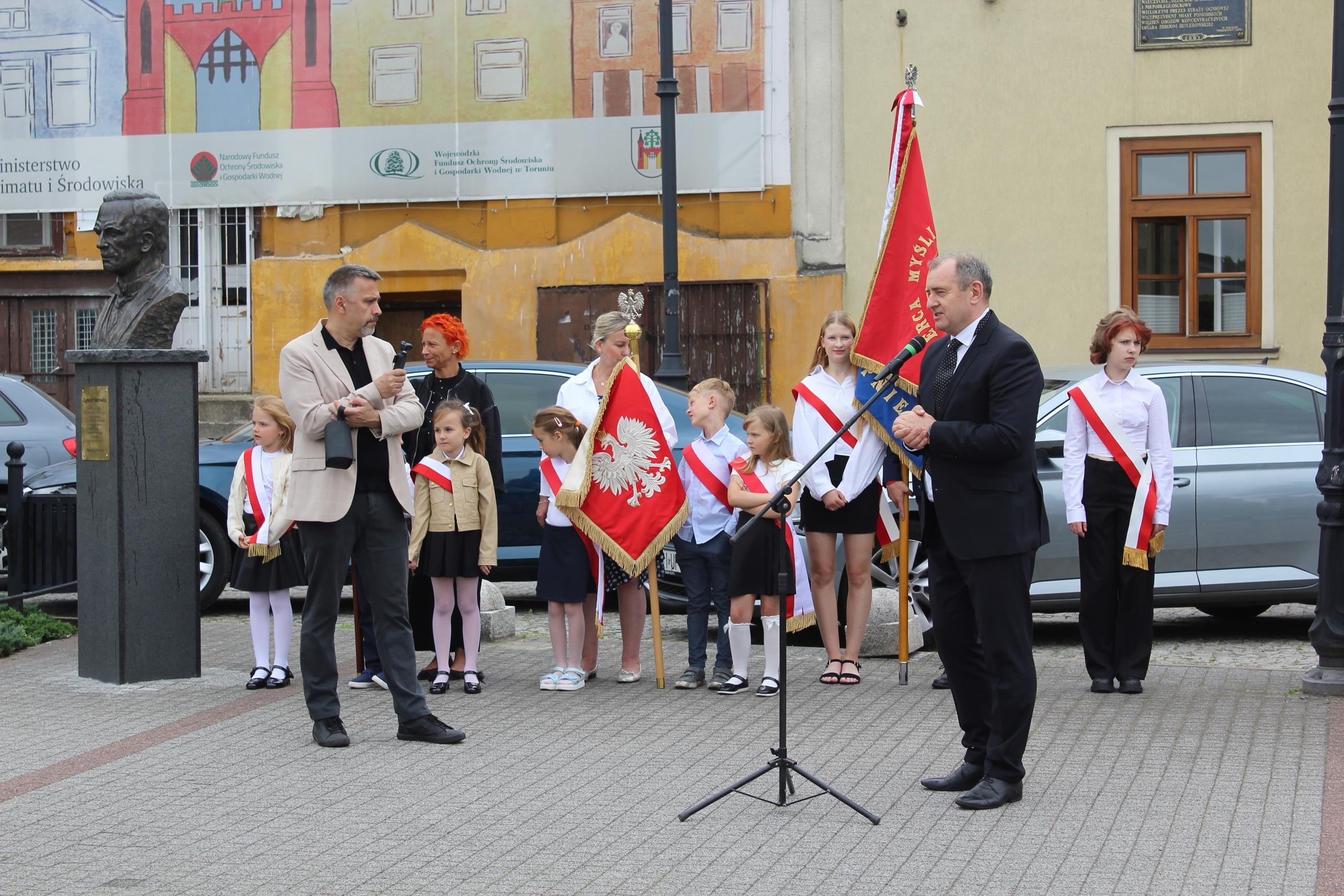 Zdj. nr. 30. Odsłonięcie popiersia Zygmunta Uzarowicza - 4 czerwca 2024 r.