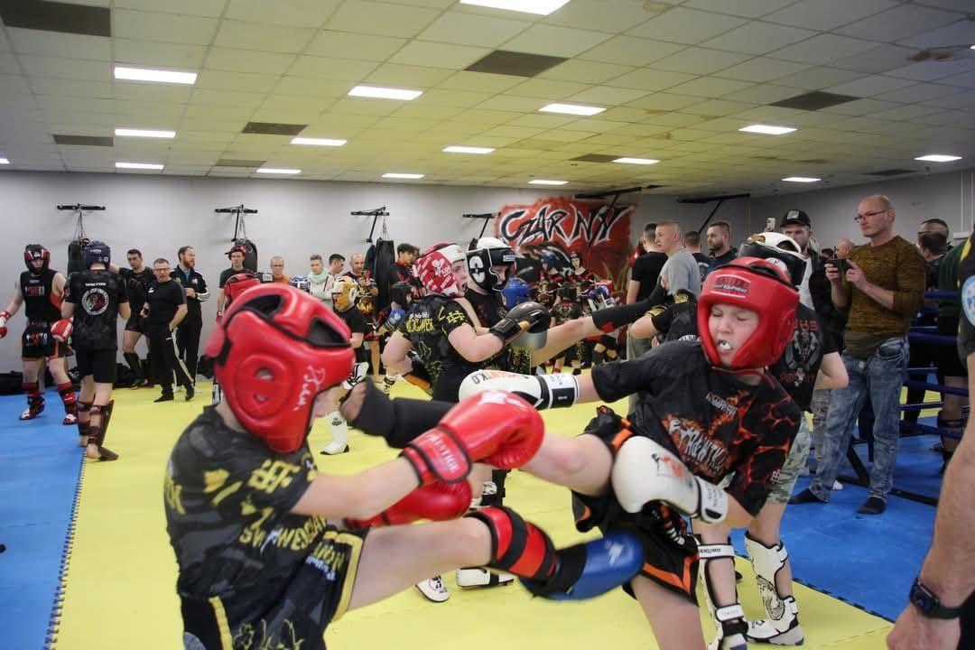 Zdj. nr. 7. Sparingi klubów kickboxerskich z naszego regionu