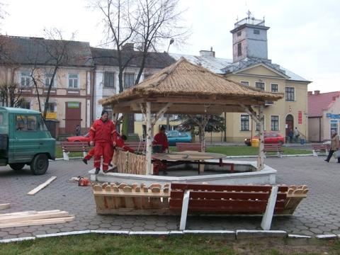 Szopka już na Placu Dekerta